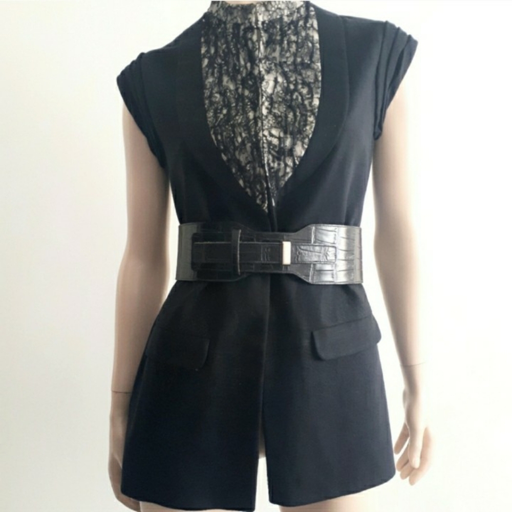 Gemma Kahng | Linen Vest with Lace Details